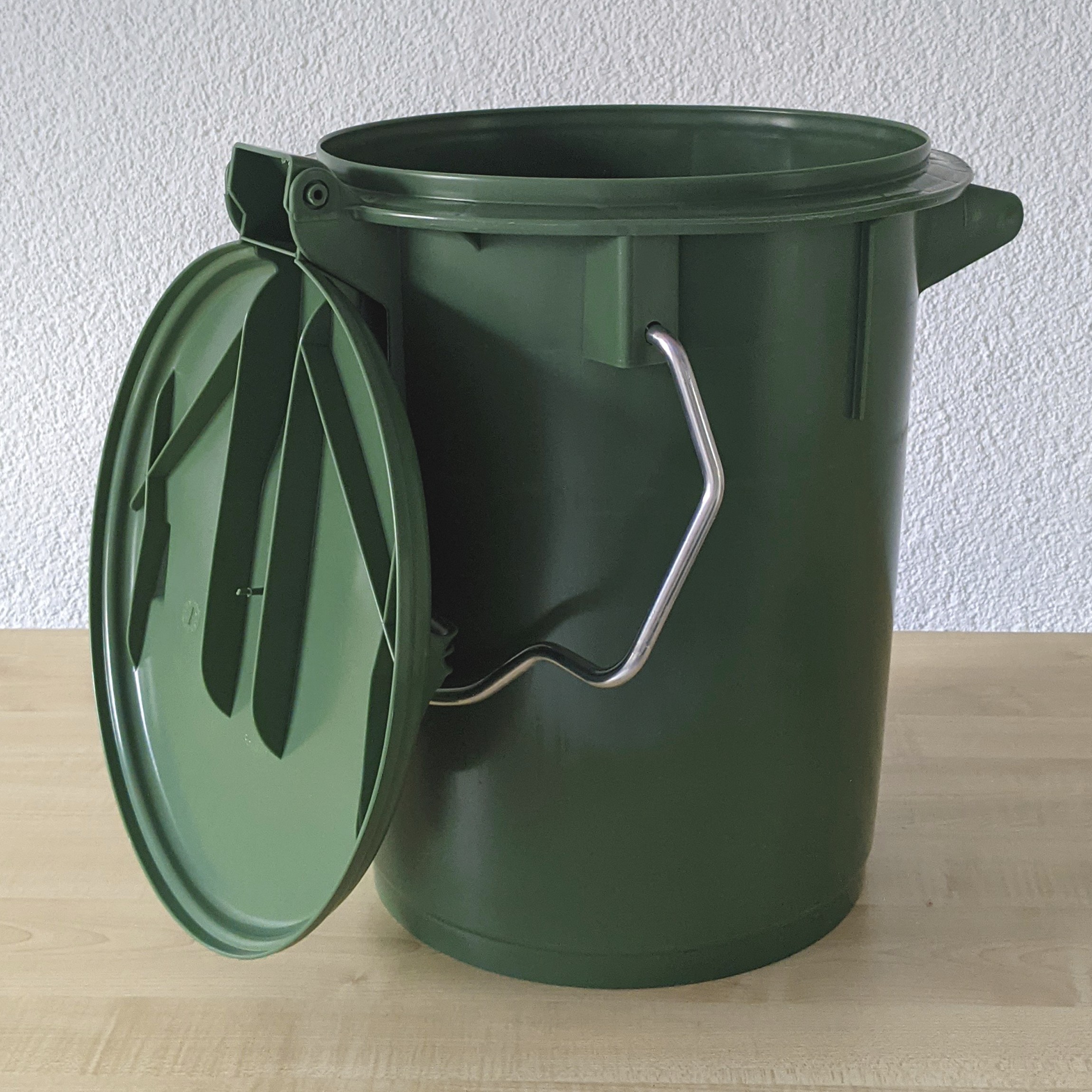 PXL_20230731_084756368D49BuF2IKz53N SME 35 Grün Mülleimer Retrodesign Plastik