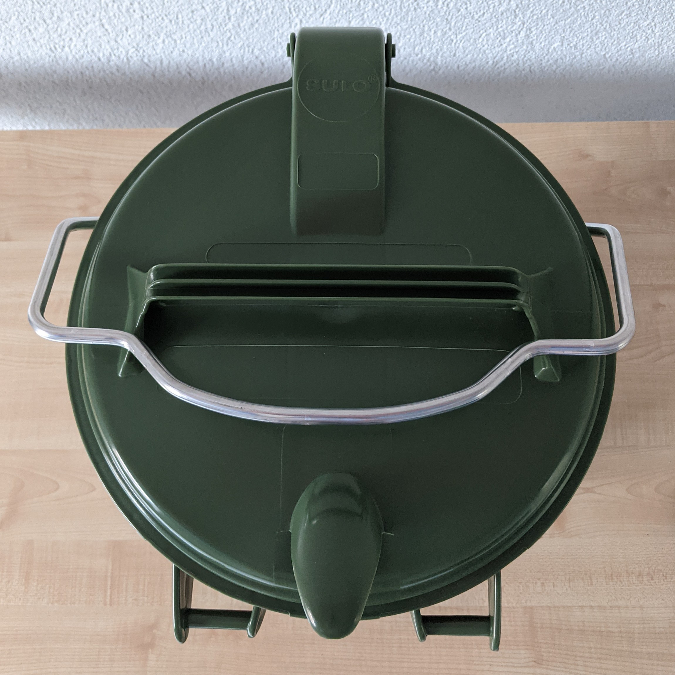 PXL_20230731_08482716660VEILWHGZiqp SME 35 Grün Mülleimer Retrodesign Plastik