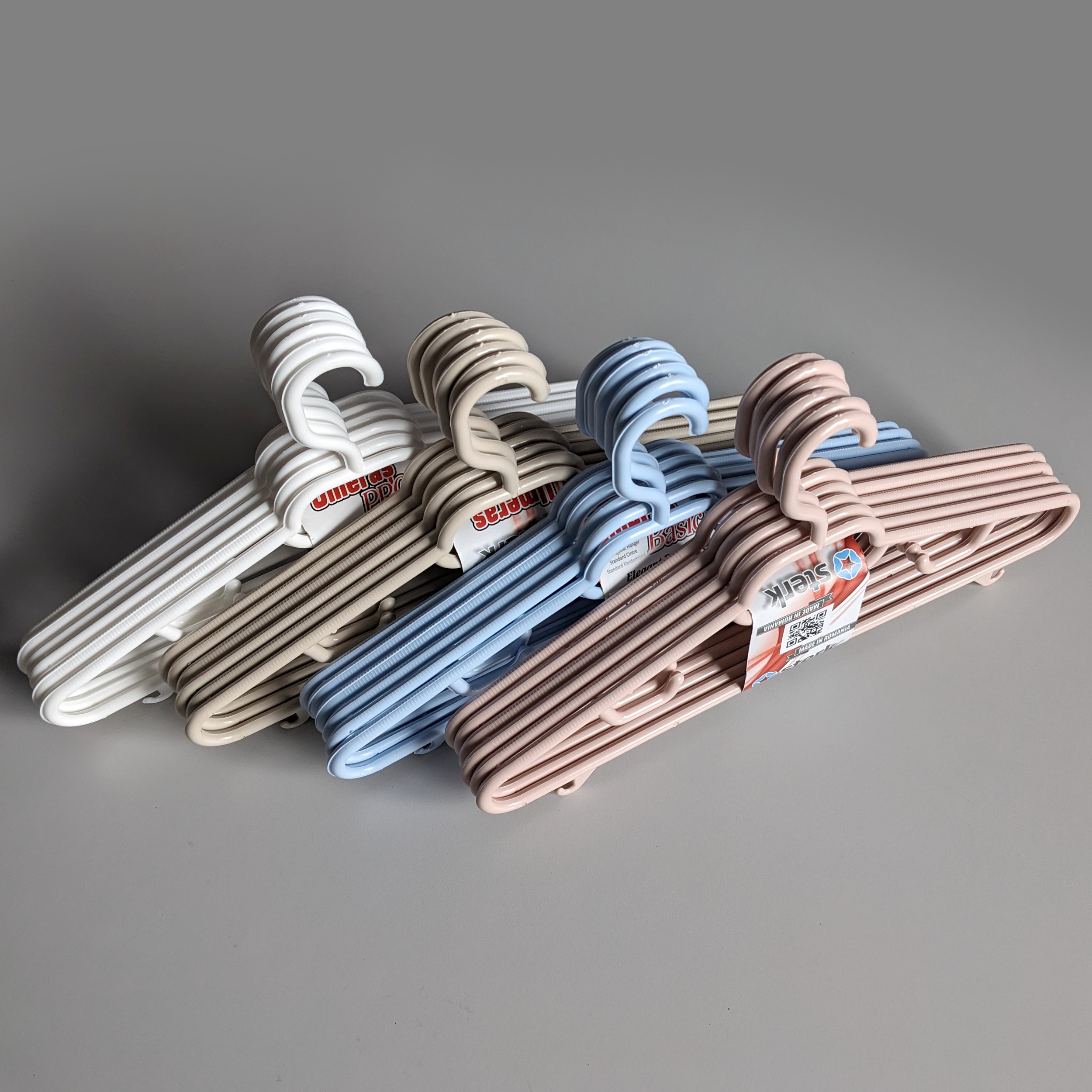 22511_1b 24 Kleiderbügel farbig sortiert