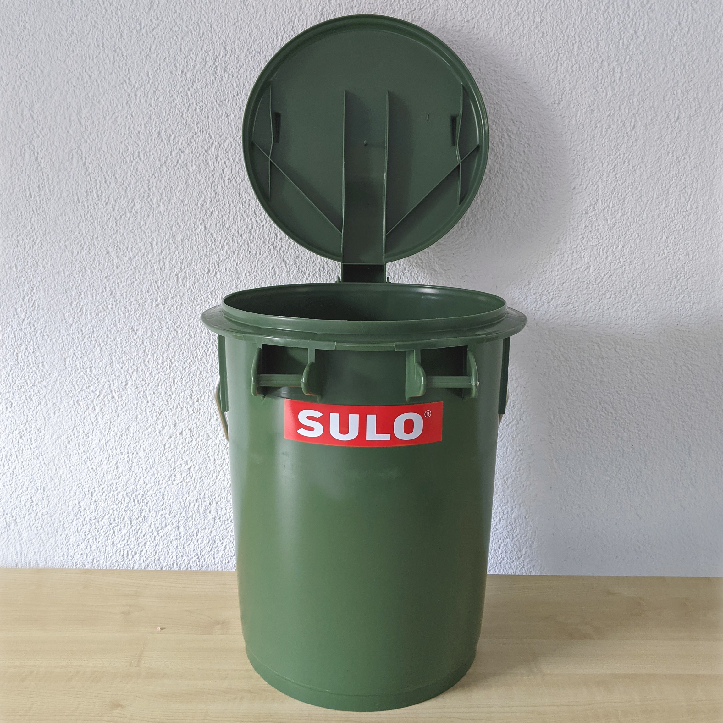 PXL_20230731_084853041 SME 35 Grün Mülleimer Retrodesign Plastik